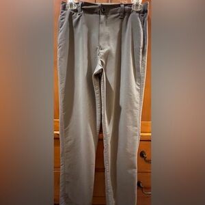 UNDER ARMOUR GOLF PANTS
SIZE YOUTH LARGE
EXCELLENT CONDITION
NEVER WORN